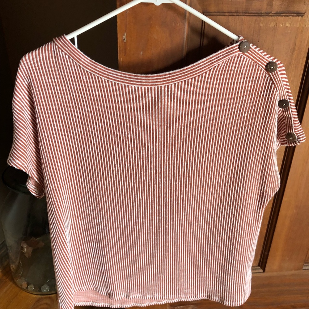 Woman’s shirt, medium